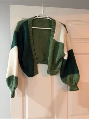 SHEIN Green and Cream Colorblock Cropped Cardigan